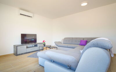 Accommodation:&nbsp;Milena 107.2