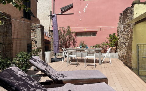 Casa nel Blu: Tableware, Sky, Table, Property, Plant, Furniture, Building, Cloud, Dishware, Cup