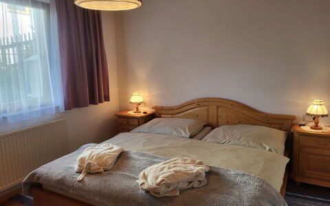 Sonnenschein B: Furniture, Property, Building, Comfort, Window, Wood, Lamp, Lighting, Interior Design, Bed Frame