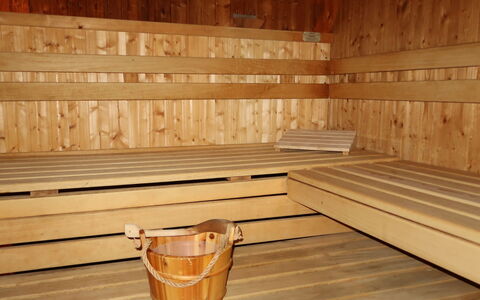 Meerzeit i: Wood, Building, Sauna, Flooring, Floor, Wood Stain, Wall, Hardwood, Plank, Varnish