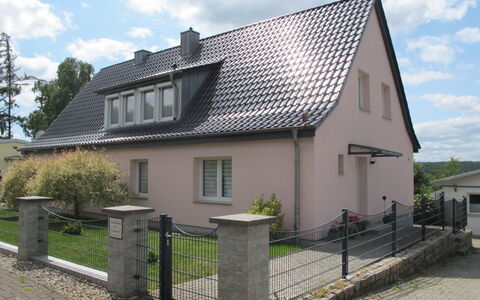 Rosa: Cloud, Sky, Plant, Building, Window, House, Fence, Land Lot, Cottage, Residential Area