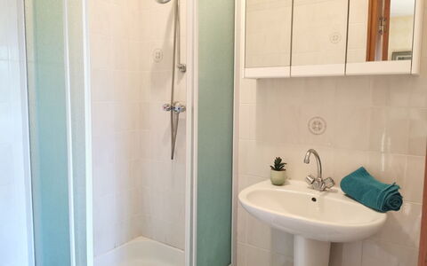 L'Ilet: Tap, Plumbing Fixture, Sink, Bathroom Sink, Property, Bathroom, Purple, Interior Design