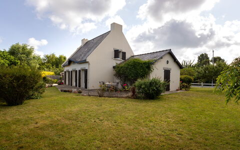 L'Ilet: Cloud, Plant, Sky, Building, Window, House, Tree, Land Lot, Grass, Natural Landscape