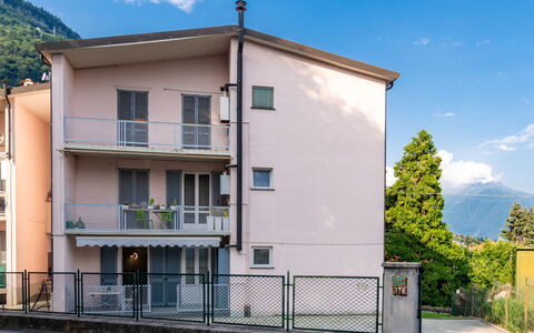 Livia: Sky, Cloud, Building, Window, Tree, Plant, Urban Design, Wood, House, Residential Area