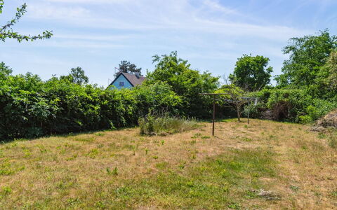 Riitta - 250M from the Sea: Vegetation, Shrub, Spring, Cottage, Garden, Shade, Backyard, Yard, Chair