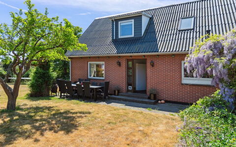 Angelie - 350M from the Sea: Vegetation, Shrub, Spring, Cottage, Garden, Shade, Backyard, Yard, Chair