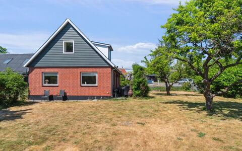 Angelie - 350M from the Sea: Vegetation, Shrub, Spring, Cottage, Garden, Shade, Backyard, Yard, Chair
