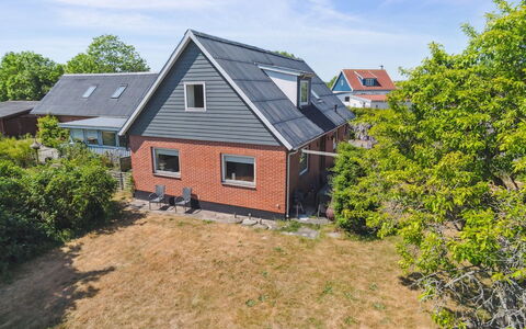 Angelie - 350M from the Sea: Vegetation, Shrub, Spring, Cottage, Garden, Shade, Backyard, Yard, Chair