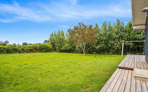 Isto - 250M from the Sea: Green, Grass, Land Lot, Garden, Lawn, Shade, Meadow, Landscaping, Yard