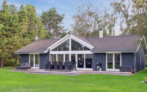 Josina - 675M from the Sea: Grass, House, Roof, Home, Cottage, Shrub, Land Lot, Rural Area, Farmhouse, Groundcover