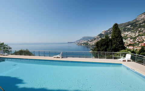 Le Parc Massolin: Water, Sky, Building, Property, Swimming Pool, Plant, Azure, Rectangle, Leisure, Seaside Resort