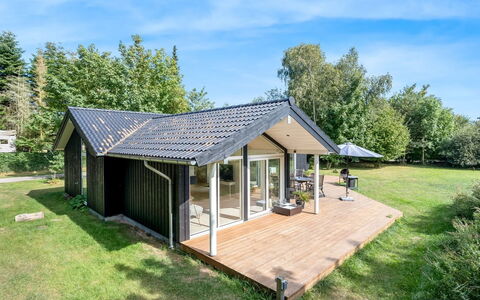 Elin - 200M from the Sea: Furniture, Interior Design, Flooring, Wood, Floor, Ceiling, Wood Flooring, Chair, Table, Lighting