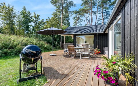 Elin - 200M from the Sea: Furniture, Interior Design, Flooring, Wood, Floor, Ceiling, Wood Flooring, Chair, Table, Lighting