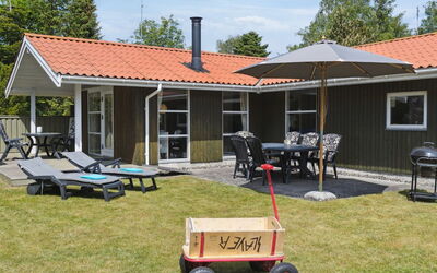 Eini - 500M from the Sea