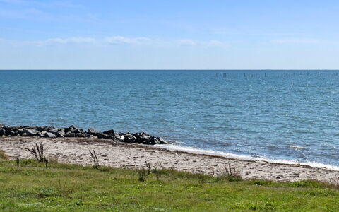 Esme - 30M from the Sea: Blue, Sky, Water, Horizon, Daytime, Water Resources, Body Of Water, Natural Environment, Coast, Beach