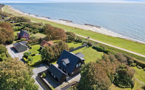 Esme - 30M from the Sea: Grass, Grassland, Landscape, Ecoregion, Plain, Plant Community, Land Lot, Outdoor Furniture, Prairie, Shrubland