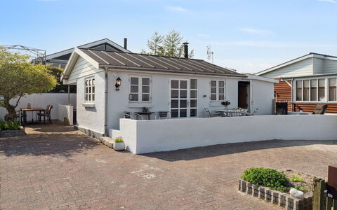 Tameka - 10M to the Fjord: Blue, Shrub, Cottage, Groundcover, Garden, Estate, Shade, Landscaping, Farmhouse, Eco Hotel