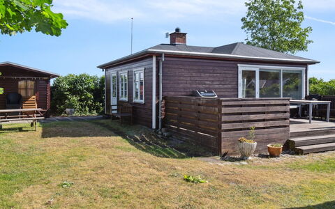 Mirkka - 50M from the Sea: Blue, Shrub, Cottage, Groundcover, Garden, Estate, Shade, Landscaping, Farmhouse, Eco Hotel