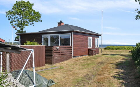 Mirkka - 50M from the Sea: Blue, Shrub, Cottage, Groundcover, Garden, Estate, Shade, Landscaping, Farmhouse, Eco Hotel
