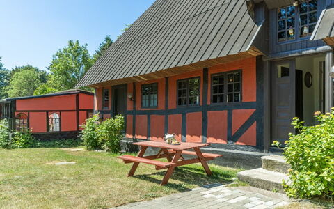 Elvin - 2.7Km from the Sea: Roof, Home, Door, Cottage, Shade, Siding, Yard, Estate, Backyard