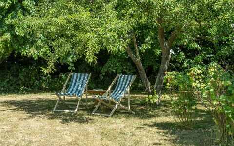 Elvin - 2.7Km from the Sea: Roof, Home, Door, Cottage, Shade, Siding, Yard, Estate, Backyard