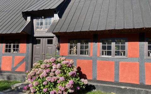 Elvin - 2.7Km from the Sea: Roof, Home, Door, Cottage, Shade, Siding, Yard, Estate, Backyard