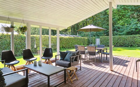 Fiete - 200M from the Sea: Roof, House, Land Lot, Home, Cottage, Estate, Garden Buildings, Shade, Log Cabin, Landscaping