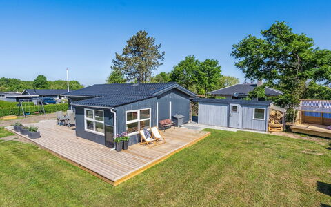 Tabithe - 500M from the Sea: Roof, House, Land Lot, Home, Cottage, Estate, Garden Buildings, Shade, Log Cabin, Landscaping