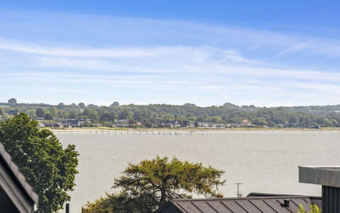 Geeske - 150M from the Sea: Blue, Shrub, Cottage, Groundcover, Garden, Estate, Shade, Landscaping, Farmhouse, Eco Hotel