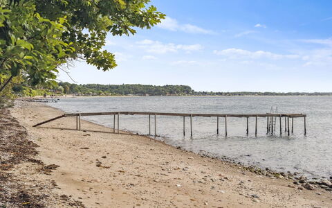 Geeske - 150M from the Sea: Blue, Shrub, Cottage, Groundcover, Garden, Estate, Shade, Landscaping, Farmhouse, Eco Hotel