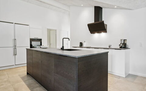 Robert - 30Km from the Sea: Flooring, Kitchen, Countertop, Interior Design, Kitchen Appliance, Floor, Wood, Cabinetry, Furniture, Ceiling