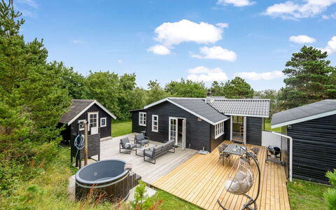 Ljuba - 700M from the Sea: House, Roof, Home, Cottage, Shed, Garden Buildings, Siding, Yard, Log Cabin, Hut