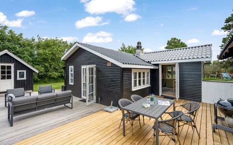 Ljuba - 700M from the Sea: House, Roof, Home, Cottage, Shed, Garden Buildings, Siding, Yard, Log Cabin, Hut