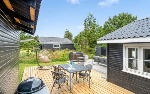 Ljuba - 700M from the Sea: House, Roof, Home, Cottage, Shed, Garden Buildings, Siding, Yard, Log Cabin, Hut