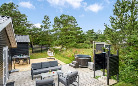 Ljuba - 700M from the Sea: House, Roof, Home, Cottage, Shed, Garden Buildings, Siding, Yard, Log Cabin, Hut