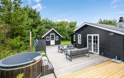 Ljuba - 700M from the Sea: House, Roof, Home, Cottage, Shed, Garden Buildings, Siding, Yard, Log Cabin, Hut