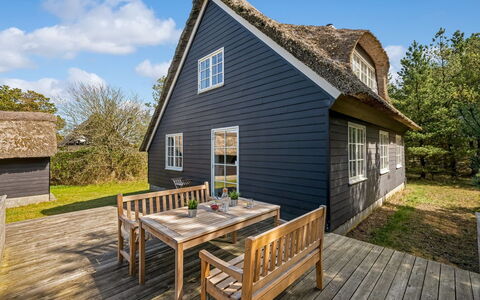 Enya - 1.2Km from the Sea: Cottage, Shed, Hut, Farmhouse, Prairie, Shack, Barn, Log Cabin, Garden Buildings