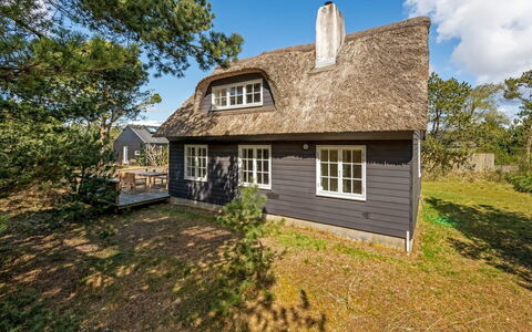 Enya - 1.2Km from the Sea: Cottage, Shed, Hut, Farmhouse, Prairie, Shack, Barn, Log Cabin, Garden Buildings