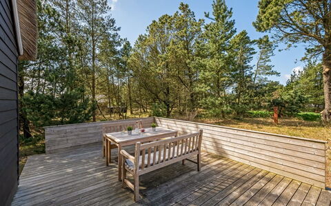 Enya - 1.2Km from the Sea: Cottage, Shed, Hut, Farmhouse, Prairie, Shack, Barn, Log Cabin, Garden Buildings