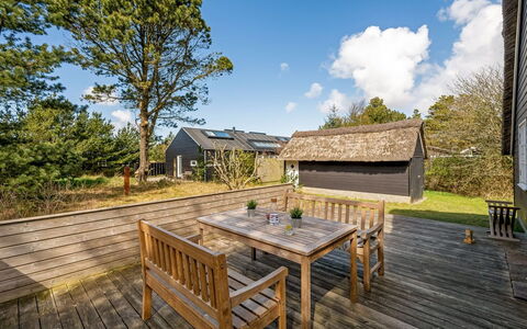 Enya - 1.2Km from the Sea: Cottage, Shed, Hut, Farmhouse, Prairie, Shack, Barn, Log Cabin, Garden Buildings