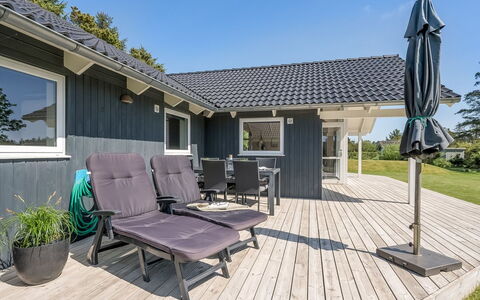 Elina - 600M from the Sea: Cottage, Shed, Hut, Farmhouse, Prairie, Shack, Barn, Log Cabin, Garden Buildings