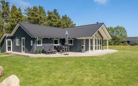 Elina - 600M from the Sea: Cottage, Shed, Hut, Farmhouse, Prairie, Shack, Barn, Log Cabin, Garden Buildings
