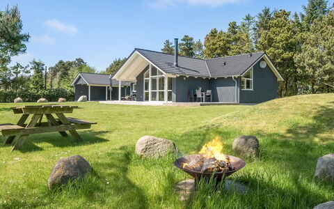Elina - 600M from the Sea: Cottage, Shed, Hut, Farmhouse, Prairie, Shack, Barn, Log Cabin, Garden Buildings
