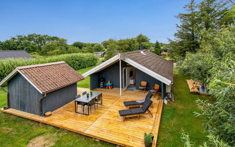 Frender - 800M to the Fjord: House, Home, Residential Area, Roof, Cottage, Land Lot, Estate, Yard, Garden, Siding