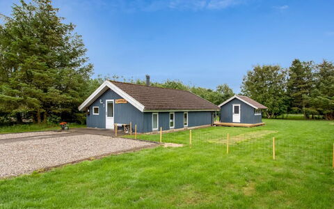 Frender - 800M to the Fjord: House, Home, Residential Area, Roof, Cottage, Land Lot, Estate, Yard, Garden, Siding