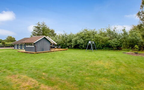Frender - 800M to the Fjord: House, Home, Residential Area, Roof, Cottage, Land Lot, Estate, Yard, Garden, Siding