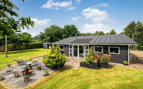 Kjartan - 32M to the Fjord: Roof, Home, House, Cottage, Estate, Farmhouse, Garden, Lawn, Shade, Yard