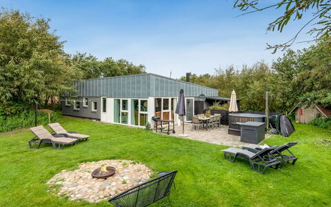 Jerrit - 1.4Km from the Sea: Cottage, Shed, Hut, Farmhouse, Prairie, Shack, Barn, Log Cabin, Garden Buildings