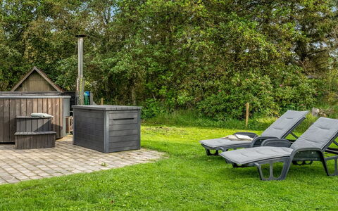 Jerrit - 1.4Km from the Sea: Cottage, Shed, Hut, Farmhouse, Prairie, Shack, Barn, Log Cabin, Garden Buildings