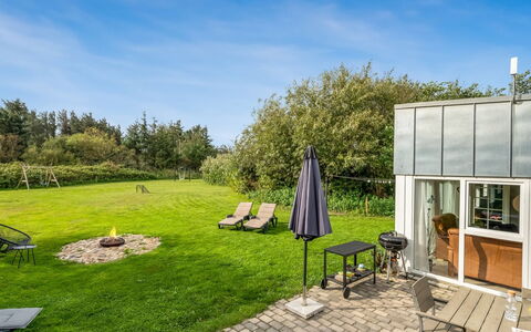 Jerrit - 1.4Km from the Sea: Cottage, Shed, Hut, Farmhouse, Prairie, Shack, Barn, Log Cabin, Garden Buildings